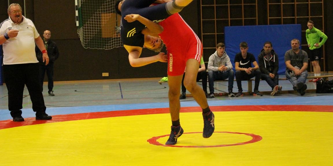 Amir Abdullah (rot) vs. Felix Lupa