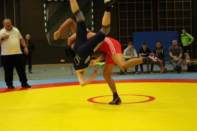 Amir Abdullah (rot) vs. Felix Lupa